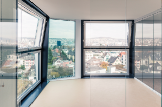 Blick in einen «hybriden Raum» der Wohnungen (© Roland Tännler, Zürich)